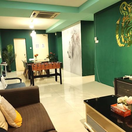 Cozy Forest Themed Homestay 4 Bedroom Куала-Лумпур Екстер'єр фото